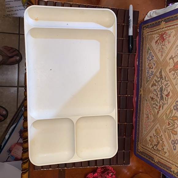 Tupperware Picnic Trays Divided Plates #1535 Kitchen Beige, Hot Pink, Plastic 8 - Picture 2 of 3